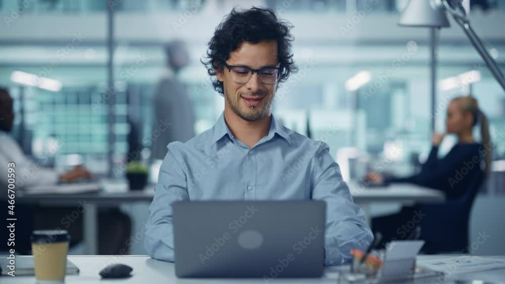 Poster modern office businessman working on computer, smiling, looking at camera. portrait of successful la