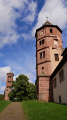 Blick auf den Torturm und den Eulenturm des ehemaligen Klosters St. Peter und Paul in Calw-Hirsau,...