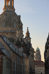 Dresdner Altstadtblick; Münzgasse mit Frauenkirche und Rathausturm