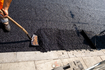 Paving a road with porous asphalt for traffic noise reduction in Geneva, switzerland