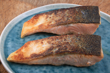 salmon and asparragus