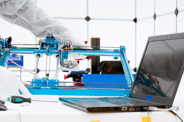 Assembling CNC Laser Cutting Machine for Precision Medical Equipment Parts