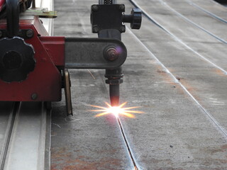Thick Metal sheet cutting with flame, welding used for cutting