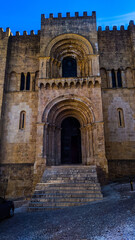 Fototapeta na wymiar Sé velha de Coimbra