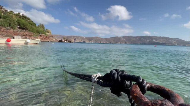 Pr&egrave;s de la mer Eg&eacute;e au raz de l'eau