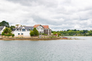 Fototapeta na wymiar Brittany, pointe de Conleau in the Morbihan gulf, touristic place in summer 