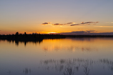 Obraz premium A Colourful Evening at Elk Island National Park