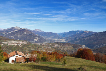 PANORAMA AUTUNNALE DI MONTAGNA