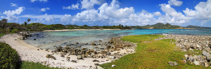 Fototapeta na wymiar Panorama of White Island coastline near Carriacou Island, Grenada.