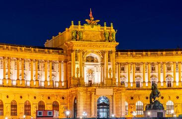 Fototapeta premium Hofburg palace on Heldenplatz square at night, Vienna, Austria