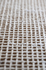 tejido de tela entrelazado formando cuadrados con hilos