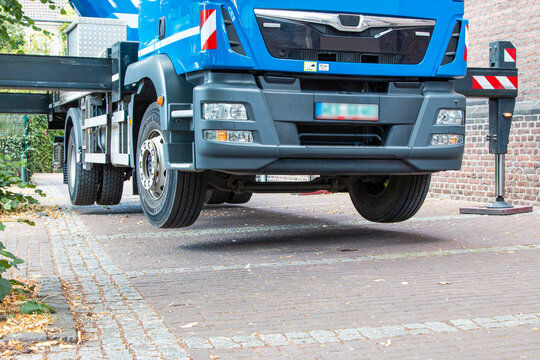 Aufgebockter Lastwagen f&uuml;r Transportarbeiten