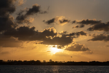 Obraz premium sunset in the city