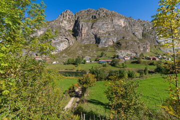 Fototapeta na wymiar View of the town of Valle de Lago in Autumn in the council of Somiedo in Asturias. 