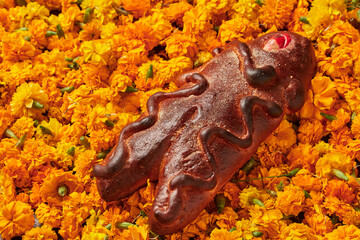 BREAD OF THE DAY OF THE DEAD IN MEXICO 2022. OFFERINGS ON FLOR DE CEMPASÚCHIL. TRADITION IN MEXICO-