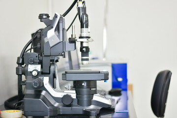 Microscope for research and development in industrial factory laboratories