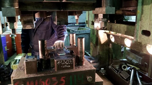process oldschool industial sheet steel stamping with manual placing and removing workpiece