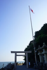 National Flag of Japan with Torii gate - 二見興玉神社の鳥居 日本 国旗	 - obrazy, fototapety, plakaty