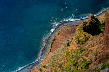 Madeira Cabo Girão Klippe Aussichtspunkt Portugal Steilküste Attraktion Glasboden Tiefe Funchal...