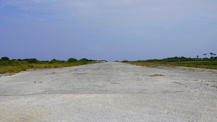 沖縄県国頭群伊江島の米軍補助飛行場跡地