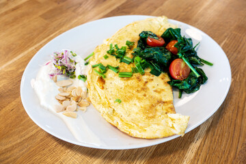 Omelet with ham, tomato and green salad