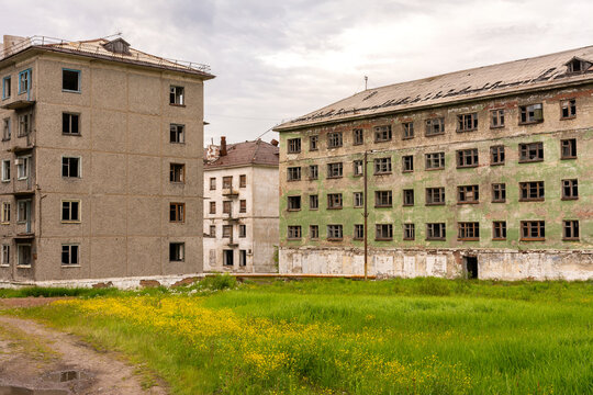 Abandoned houses in the Arctic. The abandoned settlement of Zapolyarny, Komi