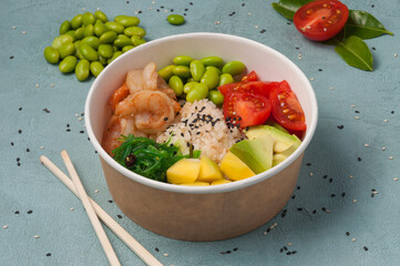 poke with shrimp, beans and vegetable beans