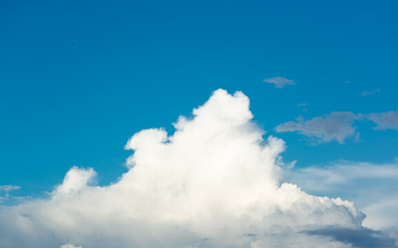 White fluffy Cloud with Beautiful blue sky as Background