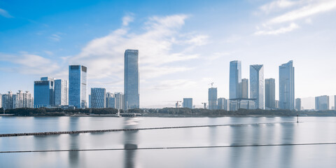 Obraz premium Early morning scenery of CBD city along the Minjiang River in Fuzhou, Fujian, China