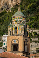 Fototapeta na wymiar Kirchturm mit Kuppel, Dom von Amalfi, St. Andrea