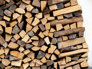 Gestapelte Holzscheite