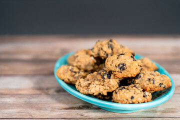 Chewy oatmeal raisin cookies