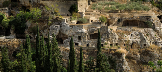 Alte Höhlensiedlung in Gravina di Puglia, Italien