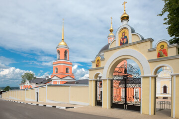 Fototapeta na wymiar Main gate to Nikitsky Kashirsky convent in the city of Kashira, Russia