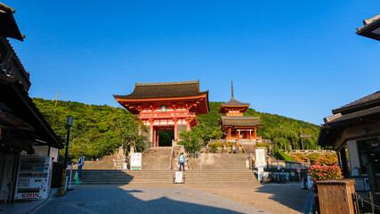 Obraz premium 京都市 清水寺 仁王門と西門