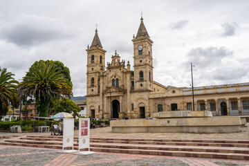 Fototapeta premium Villapinzón Central Park with the San Juan Bautista Parish in the central city park, in Cundinamarca, Colombia