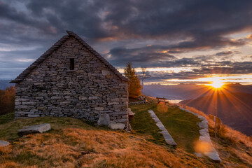 Fototapeta premium beautiful sunset from the hut on top of a mountain
