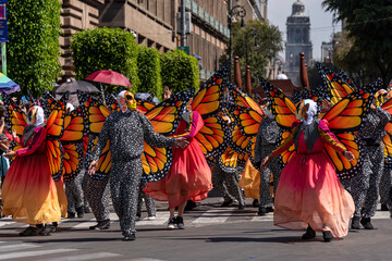 Fototapeta na wymiar Desfile de día de muertos en la Ciudad de México 