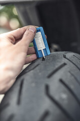 Motorrad Profiltiefe Hinterreifen mittig
