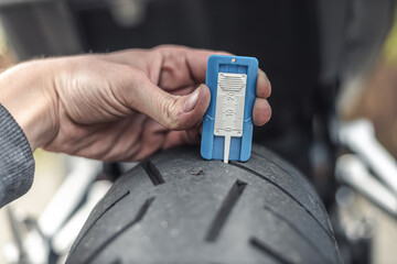 Motorrad Profiltiefe Hinterreifen mittig