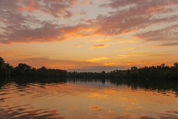 Obraz premium morning sunrise on the river with beautiful colours 