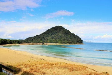 萩市の指月山と菊ヶ浜海水浴場
