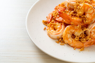 fried shrimps or prawns with garlic