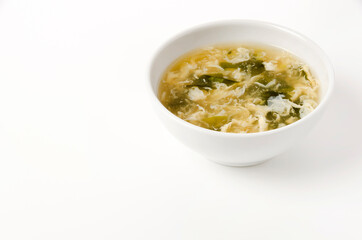 玉子とワカメの中華風スープ