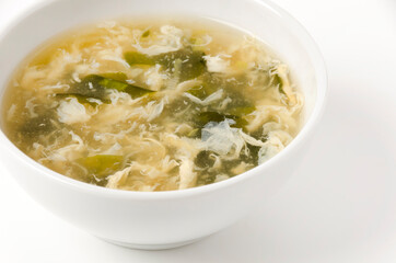 玉子とワカメの中華風スープ