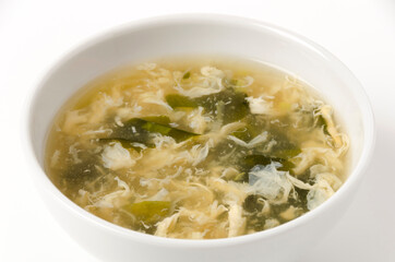 玉子とワカメの中華風スープ