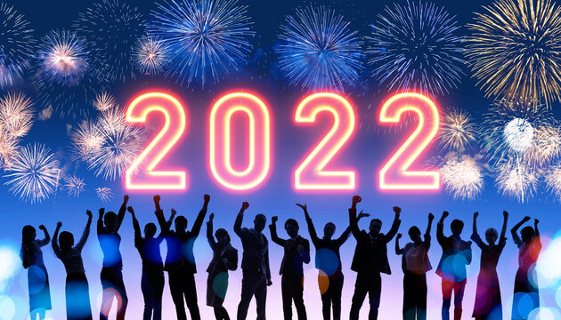 2022年イメージ　ビジネス向け年賀状素材　花火と喜ぶ人々