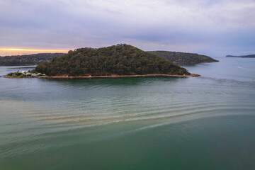 Obraz premium Sunrise waterscape over the channel with cloud filled sky