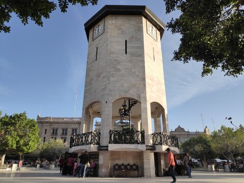 RELOJ DE KIOSKO
