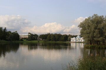 Fototapeta na wymiar Beautiful lake shore in Catherine Park in St. Petersburg